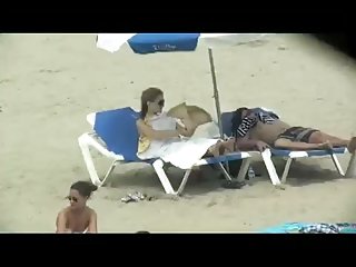Bitch在超级bukkake之后呕吐