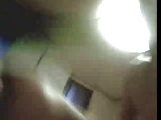 热的女同性恋者发现获得好公鸡的乐趣